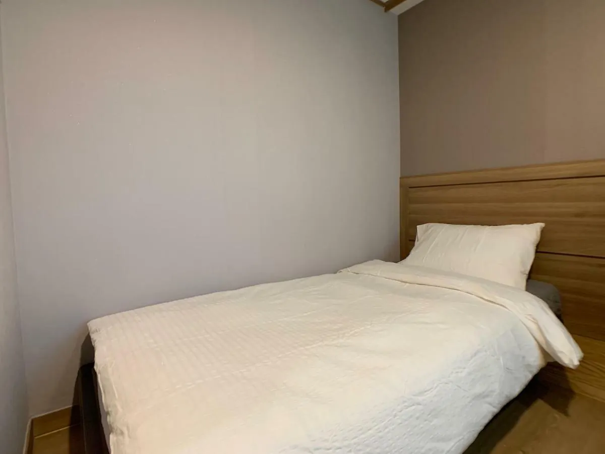 J-Honor Guesthouse Seoul 2*,